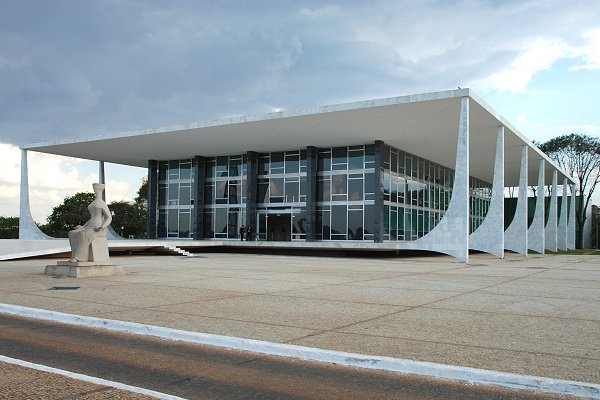 A ação chegou ao STF após a Justiça Federal do Paraná se declarar incompetente.